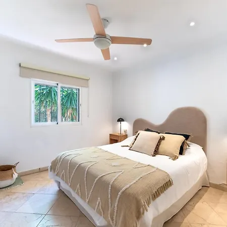 New Beachside With Private Pool فيلة