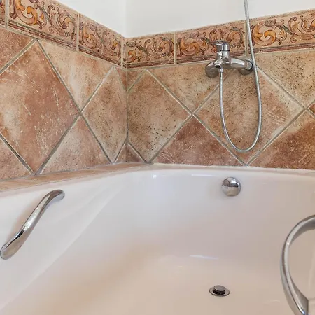New Beachside With Private Pool ماربيا